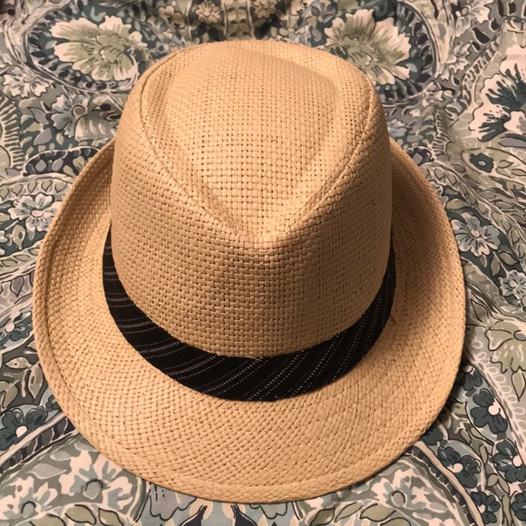 Unisex hat: never worn. - Picture 1 of 3